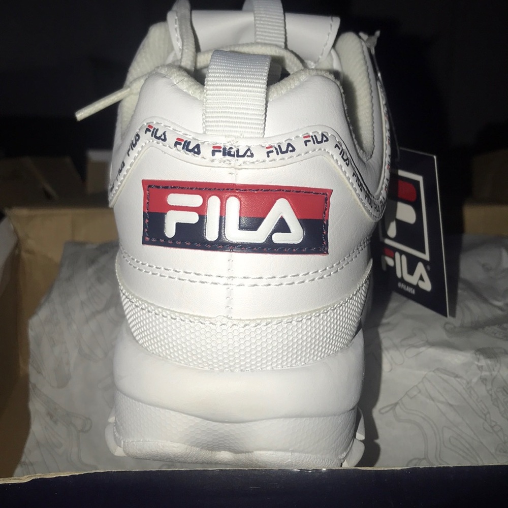 BRAND NEW WHITE FILAS SIZE 6.5 (GREAT DEAL) - Picture 6 of 7